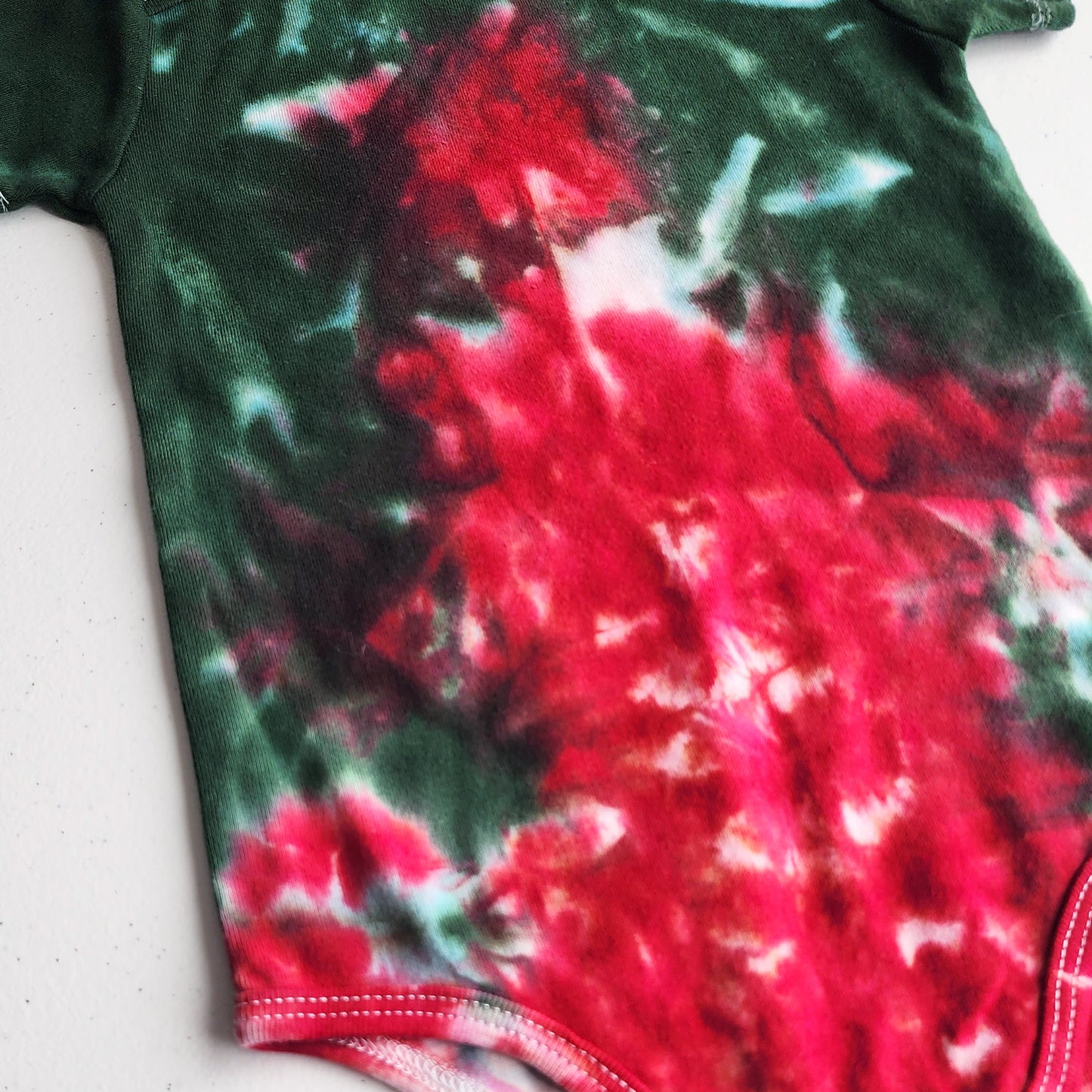 Holiday Organic Tie Dye Baby Bodysuit + Hat