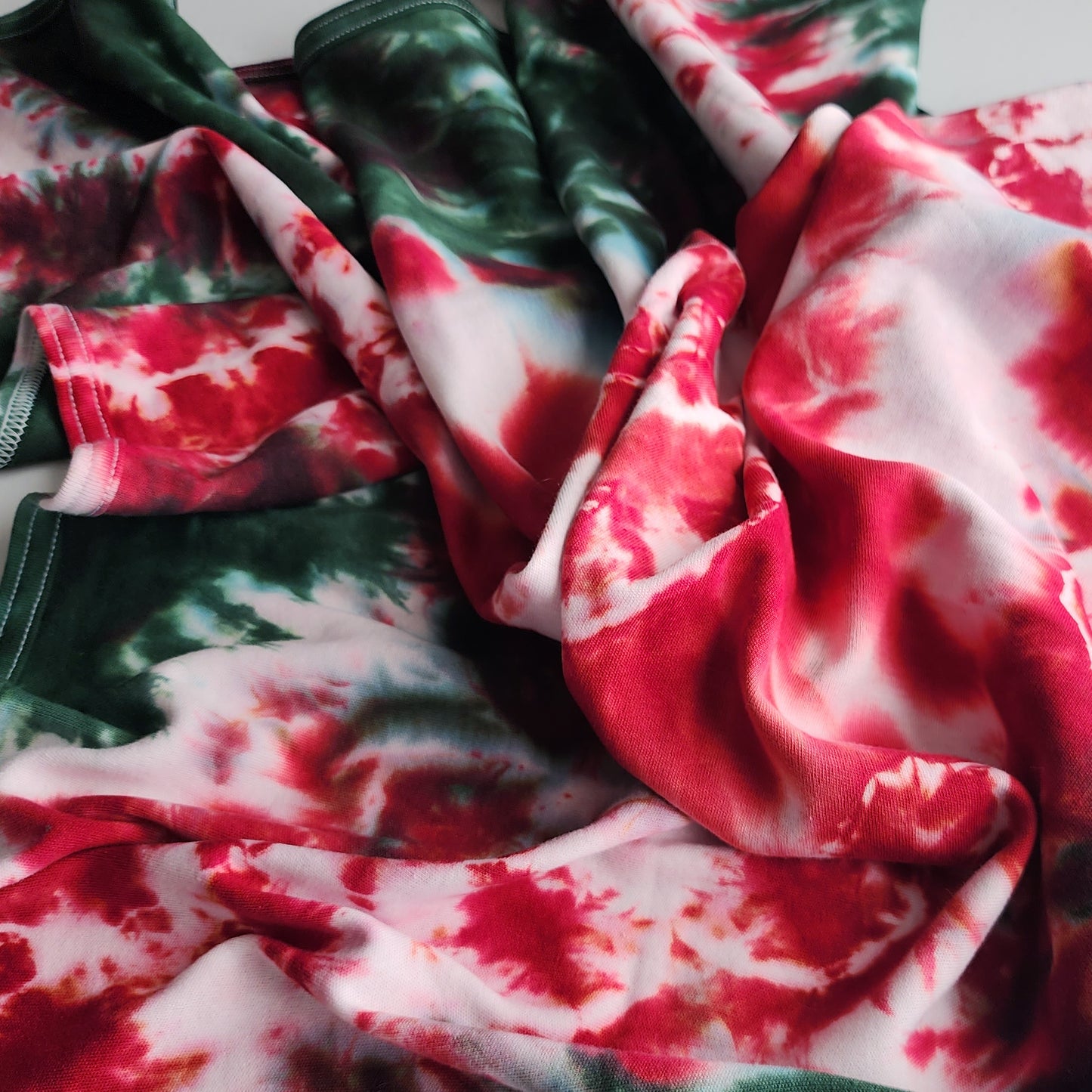 Holiday Organic Tie Dye Baby Bodysuit + Hat