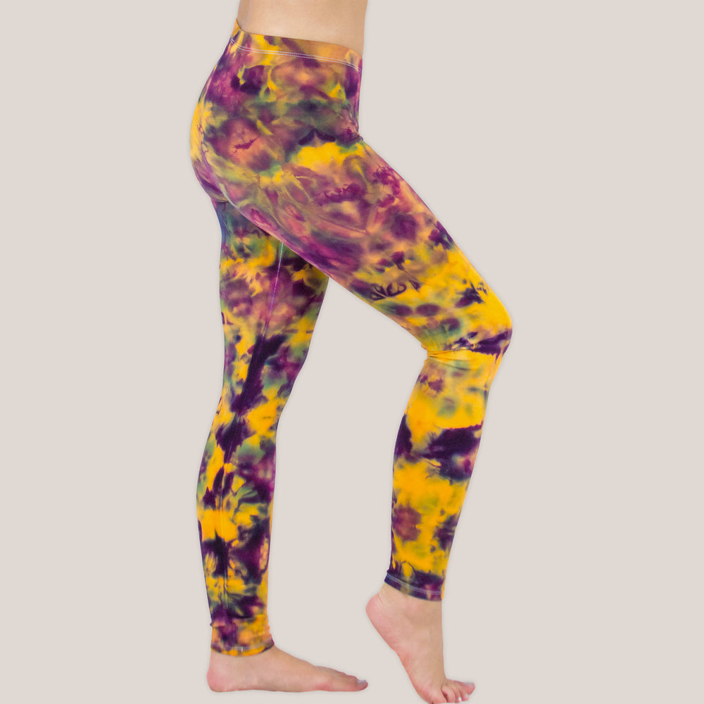 Woman wearing a pair of cotton tie dye leggings by Akasha Sun.