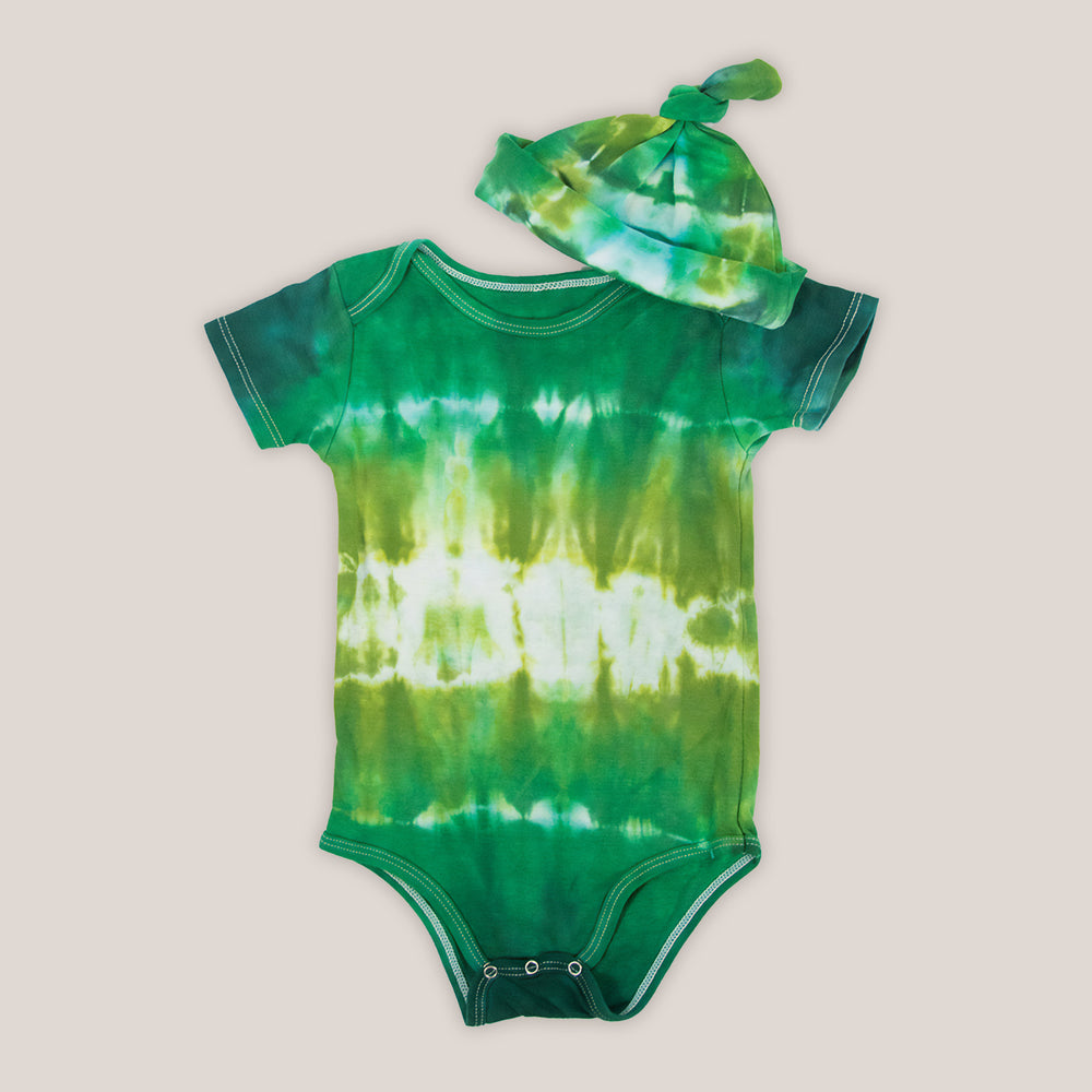 Green tie dye organic baby set that includes a onesie and baby hat.