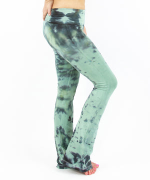 Tie dye green camo yoga pants with a fold over waistband.