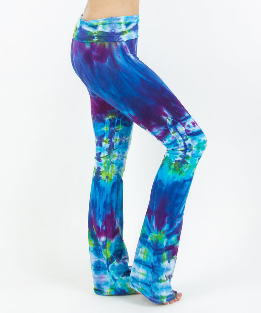Blue tie dye yoga pants made of sustainable cotton and spandex by Akasha Sun.