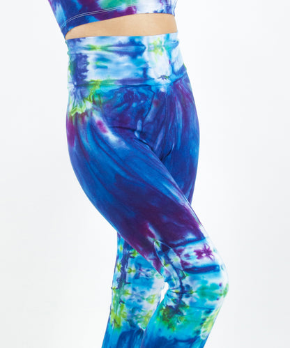 Blue tie dye yoga pants made of sustainable cotton and spandex by Akasha Sun.