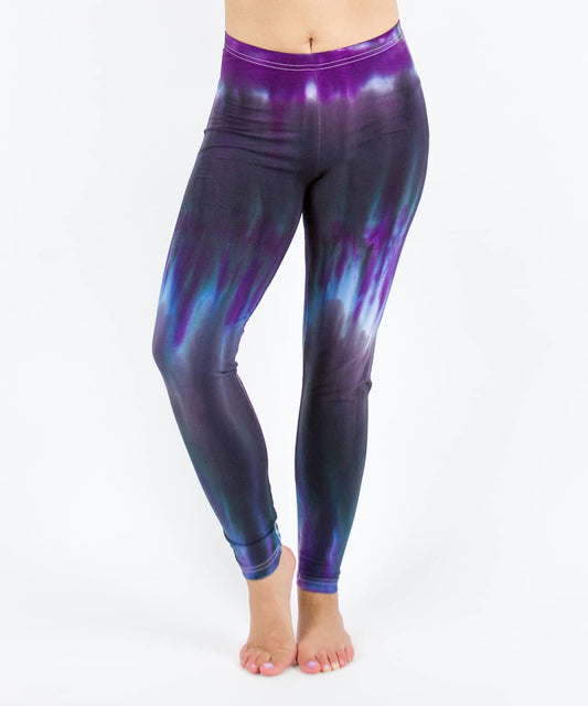 Woman wearing cotton black and purple tie dye leggings.