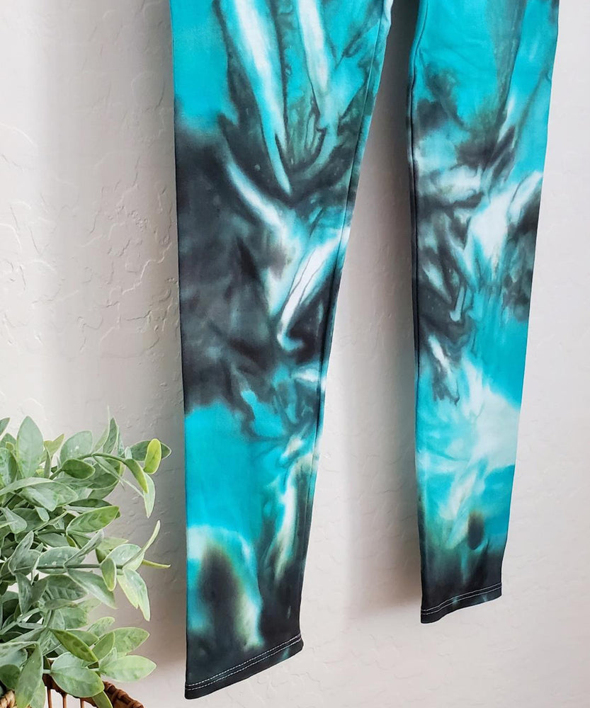 
                
                    Load image into Gallery viewer, Teal tie dye yoga leggings.
                
            