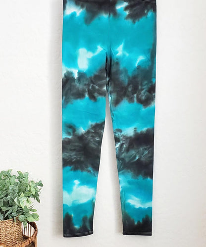 Teal tie dye yoga leggings.