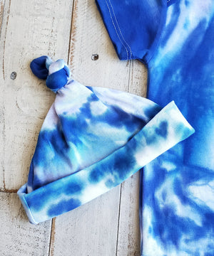 
                
                    Load image into Gallery viewer, A blue and white tie dye baby bodysuit with a matching hat.
                
            