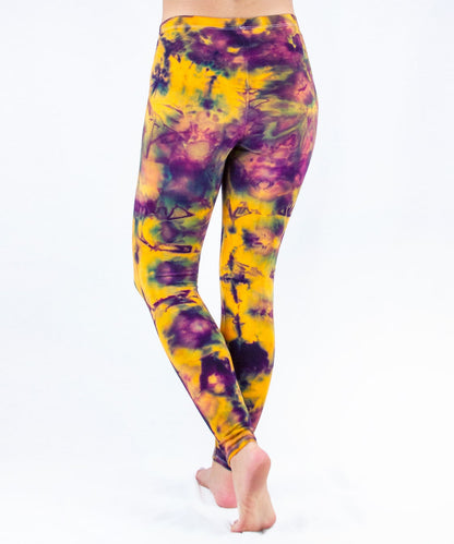 Woman wearing a pair of cotton tie dye leggings by Akasha Sun.