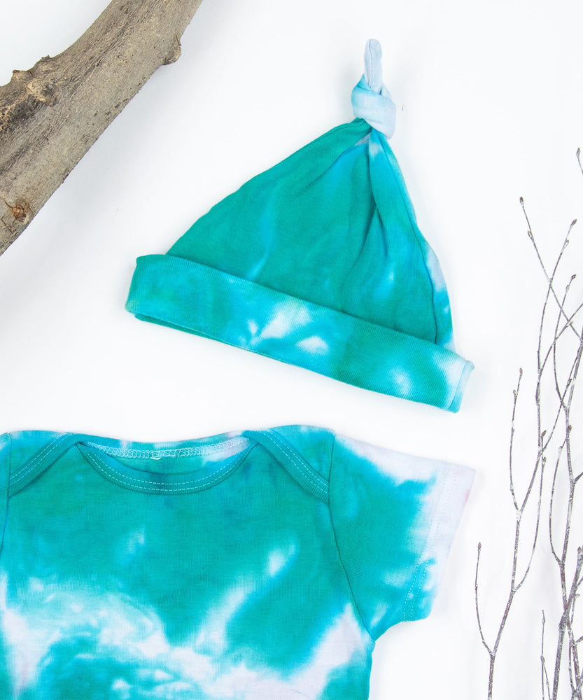 
                
                    Load image into Gallery viewer, Teal and white organic tie dye bodysuit and baby hat set by Akasha Sun.
                
            