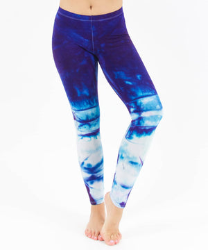 Woman wearing a pair of ice blue tie dye leggings hand-dyed by Akasha Sun.