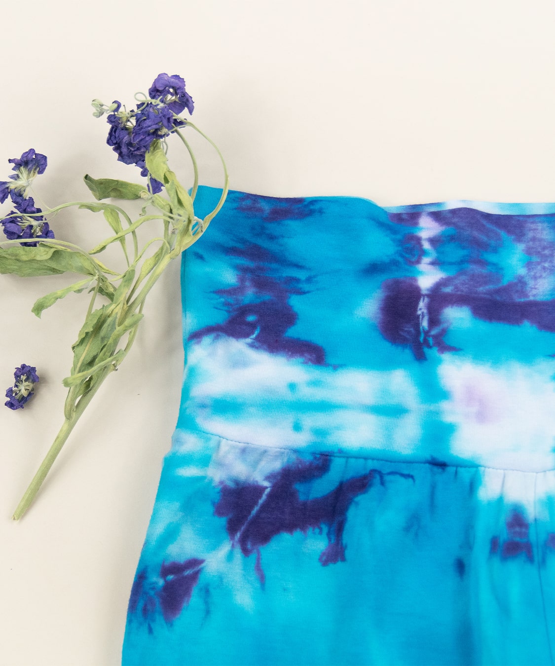 Blue tie dye wide band yoga shorts by Akasha Sun.