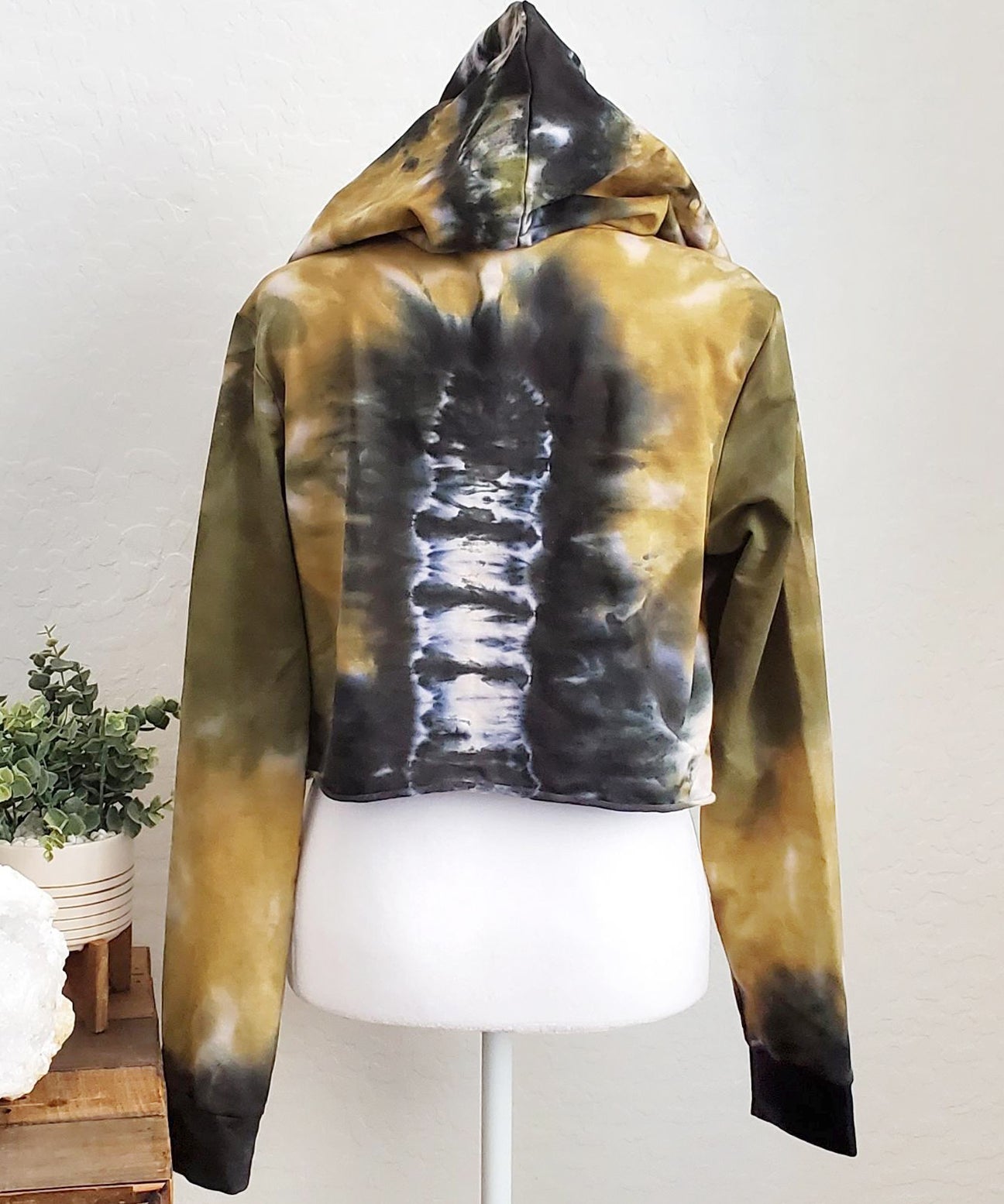 Green and black tie dye hoodie crop top with long sleeves.