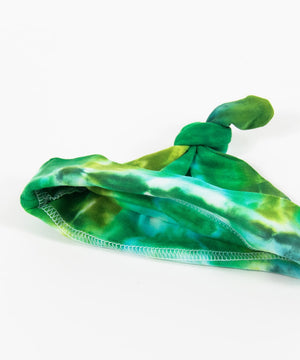 
                
                    Load image into Gallery viewer, Green tie dye organic baby set that includes a onesie and baby hat.
                
            