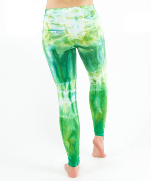 Woman wearing a pair of green tie dye leggings by Akasha Sun.