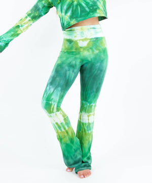
                
                    Load image into Gallery viewer, Woman wearing a pair of Akasha Sun fold over green tie dye yoga pants.
                
            