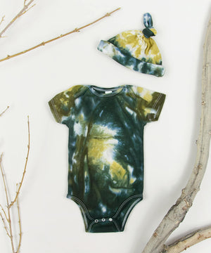 
                
                    Load image into Gallery viewer, Black + gold tie dye baby bodysuit and baby hat set made of organic cotton.
                
            